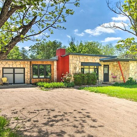 Remodeled Retro Home With Deck, Walk To Main Street! 블랑코 외부 사진
