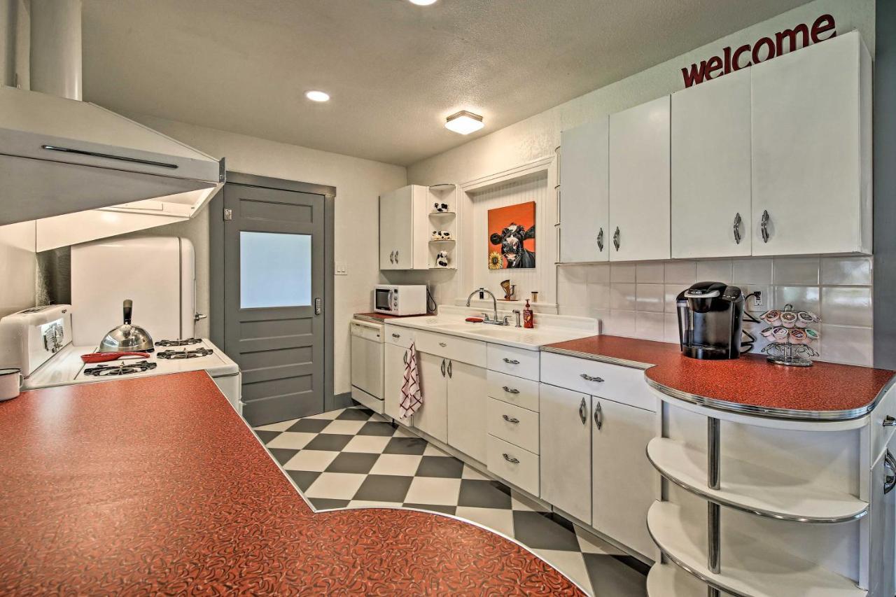 Remodeled Retro Home With Deck, Walk To Main Street! 블랑코 외부 사진