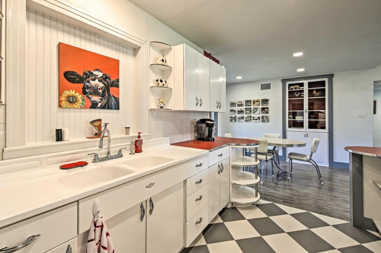 Remodeled Retro Home With Deck, Walk To Main Street! 블랑코 외부 사진